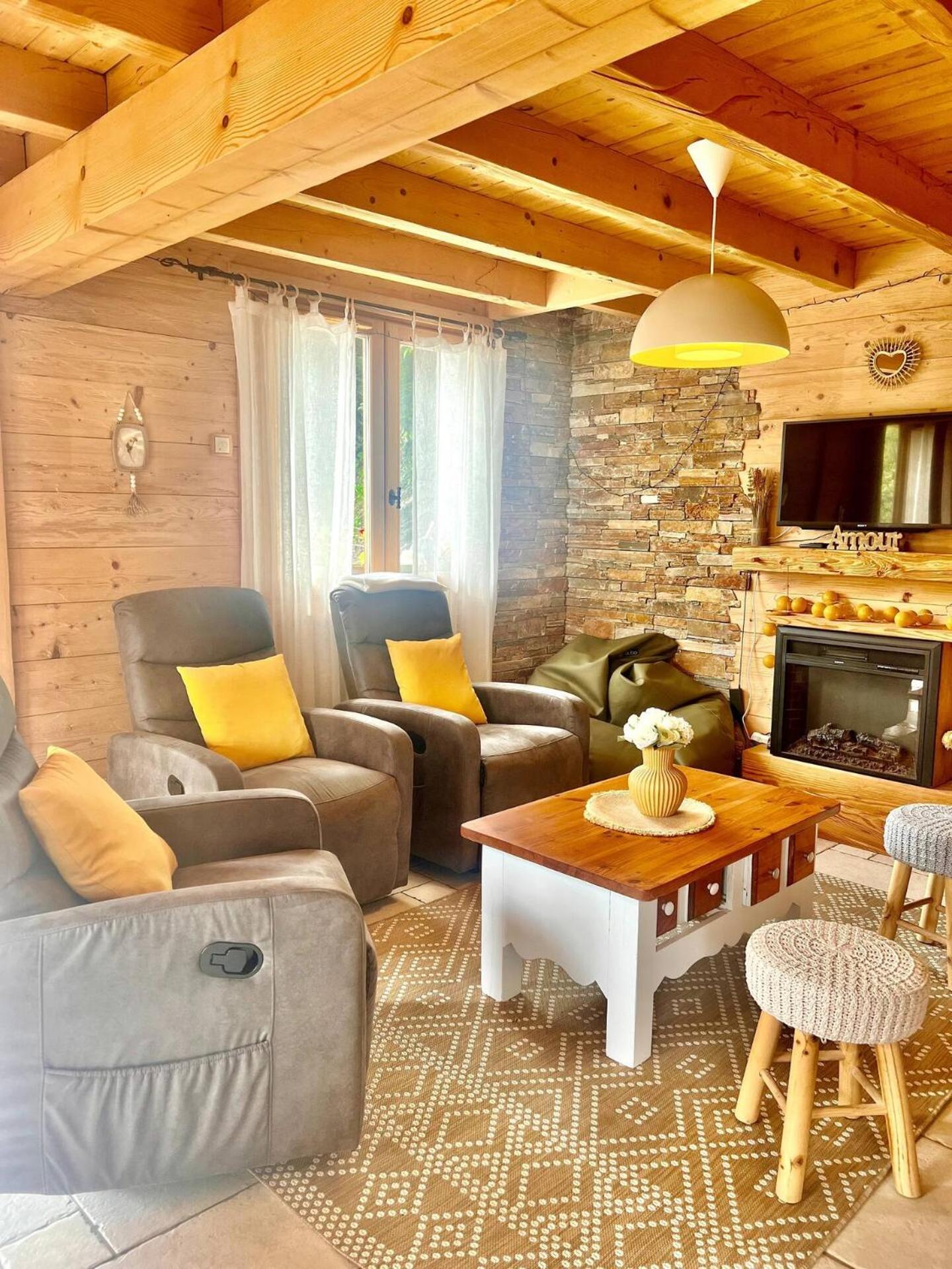 Charming Family Chalet For 8 People, With Private Hot Tub Les Clefs Dış mekan fotoğraf
